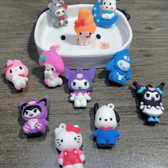 NEW 24 pc Sanrio Mystery box Collectible Keychain Lot in Display Box NWTD - Picture 5 of 10